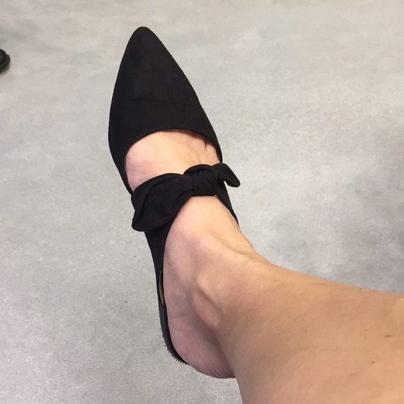 {Chase + Chloe}Sz 5.5 Faux Suede Bow Tie Slip Ons - Picture 3 of 8